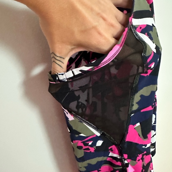 Lululemon Flowy Tank Size 8 - Picture 4 of 5